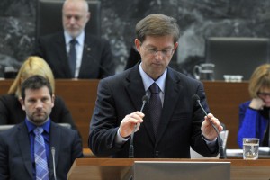 Cerar je vodstvo pravne fakultete "ustno obvestil" o dodatnih dejavnostih