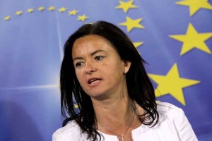 Bi Tanja Fajon pustila, da Slovencu v Srbiji sodijo za vojne zločine med osamosvojitveno vojno?
