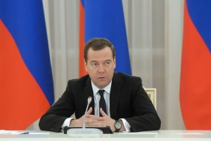 Evropa se Rusov otepa, Cerar pa je povabil Medvedjeva na slovesnost ob Ruski kapelici