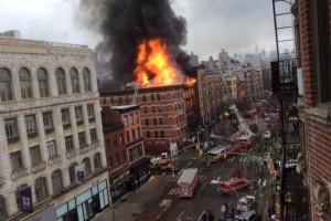 New York: Eksplozija porušila stavbo; več ranjenih v eksploziji in velikem požaru