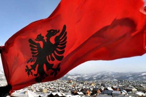 Zaradi lažnih izjav aretirali albanska poslanca, ki sta predsednika parlamenta obtožila načrtovanja umora