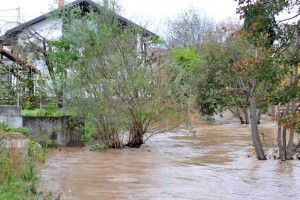 Danes možno hitro naraščanje manjših vodotokov zlasti v osrednji Sloveniji