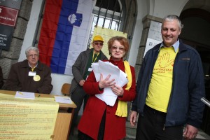 Koalicija Za otroke gre nocoj oddaja ustavno pritožbo zaradi odločitve DZ glede referenduma
