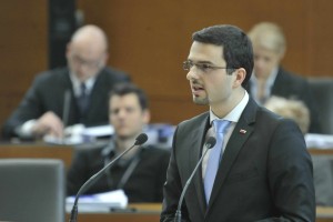 Tonin: Pravnega mnenja ni mogoče razumeti v smislu zakonitega ravnanja Vebra
