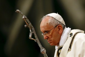 Papež med vigilijo obsodil napade na kristjane
