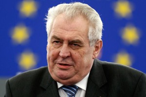 Češki predsednik je ameriškemu veleposlaniku prepovedal vstop na praški grad