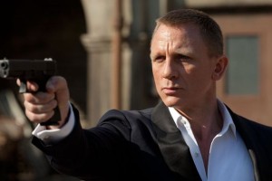 Daniel Craig moral med snemanjem Jamesa Bonda na operacijo kolena