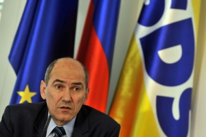 Člani sveta SDS bodo danes razpravljali o aktualnih političnih razmerah
