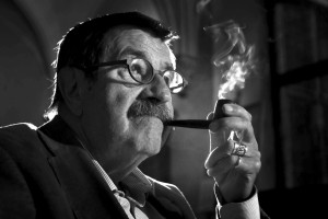 Umrl je nemški nobelovec Günter Grass