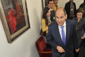 Tožilstvo naj bi pošto Janezu Janši skušalo vročiti preko DZ