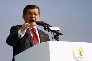 Davutoglu pravi, da Turčija deli bolečino Armencev, a izraz genocid še vedno zavrača