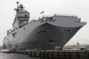 Hollande Rusiji obljubil plačilo, če ne bodo dostavili ladij mistral