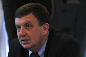 Vzajemna je ovadila Sama Fakina in ZZZS zaradi krive ovadbe