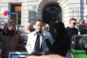 Klemen Jaklič: Imenovali so vas drhal. V resnici pa ste zadnji branik prava in človekovih pravic. 
