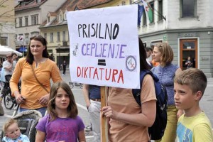 V Ljubljani protest proti obveznemu cepljenju