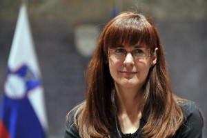 Katičeva dobro uro po potrditvi za ministrico že prevzela posle