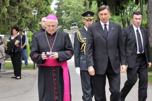 Predsednik Pahor in nadškof Zore sta položila venec k Lipi sprave 