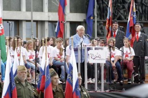 Zloraba otrok na borčevskem slavju: Kdo jim je nadel rdečo zvezdo?