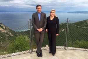 Pahor na neuradni delovni večerji z Grabar-Kitarovićevo