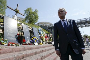 Tusk mnenja, da v lepotnem tekmovanju EU premaga Rusijo