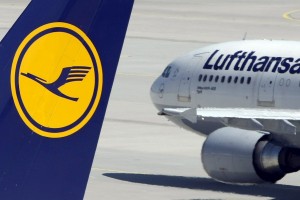 Lufthansa razmišlja o nenapovedanih zdravniških pregledih pilotov
