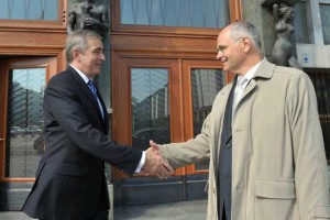 Le SDS in NSi za Fišerjev odstop, ostali bi še čakali