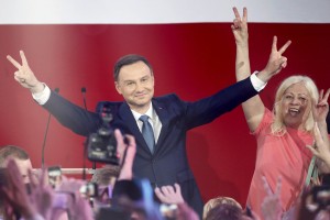 Na poljskih predsedniških volitvam zmaga Andrzeju Dudi