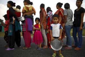 Mednarodne organizacije v Nepal pošiljajo neužitno hrano?