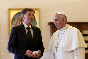 Papež Frančišek sprejel Cerarja; premier papeža vabi v Slovenijo