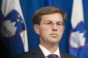 Mitja Iršič: Trpljenje mladega Cerarja