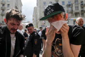 V Moskvi s kislino napadli aktiviste za pravice istospolnih