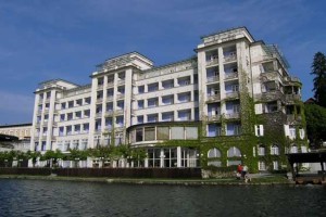 Sava DUTB očita "plenjenje delnic", grozi z uporabo "vseh pravnih možnosti"