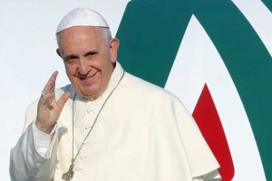 Papež prispel v Sarajevo spodbujati mirno sožitje in spravo med religijami