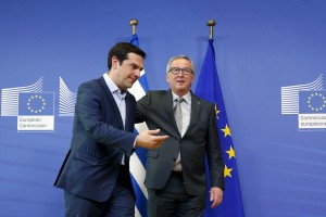 Juncker je zavrnil telefonski pogovor s Ciprasom