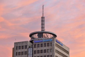 Vlada je odločitev o prodaji Telekoma vrnila nazaj SDH-ju