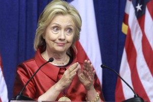 Clintonova v New Yorku uradno začenja boj za Belo hišo