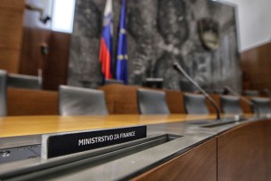 V parlament prihajajo fiskalno pravilo, davčne blagajne in strategija upravljanja kapitalskih naložb