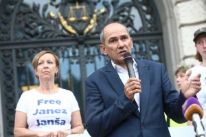 Janši morajo vrniti 37.000 evrov kazni v zadevi Patria