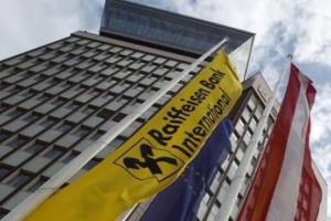 V Raiffeisen banki zavračajo obtožbe o ponarejanju podpisov pri kreditih v frankih