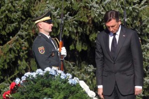 Pahor ob dnevu državnosti položil venec k Pomniku padlim v vojni za Slovenijo '91