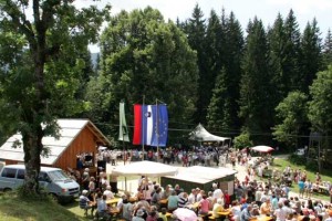 Pod Najevsko lipo srečanje državnikov in ženski razmislek