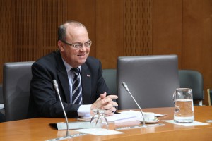 Horvat za zagovor grškega veleposlanika na ministrstvu in sklic seje treh odborov