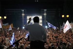 Pred nedeljskim referendumom v Grčiji vse bolj napeto