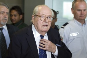 Jean-Marie Le Pen s sodišči nad hčerko, ki mu je prevzela stranko