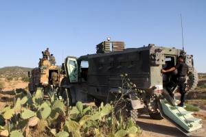 Tunizija se z zidom na meji z Libijo brani pred skrajneži