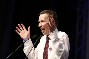 Ustanovitelj evroskeptične AfD zapušča stranko in kritizira njena islamofobna in ksenofobna stališča