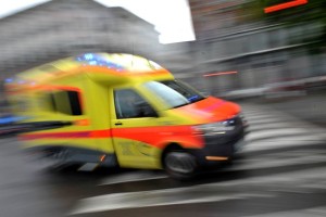 Pri Semiču v trčenju z avtom umrl motorist 