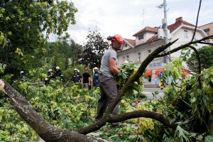 Nevihte so se zdivjale nad Slovenijo, lilo bo tudi čez vikend