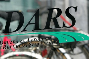 Dekan je vsebino diplomskega dela svoje študentke za 24.000 evrov prodal Darsu