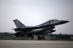 Turčija udarila po Kurdih (in malo še po IS)